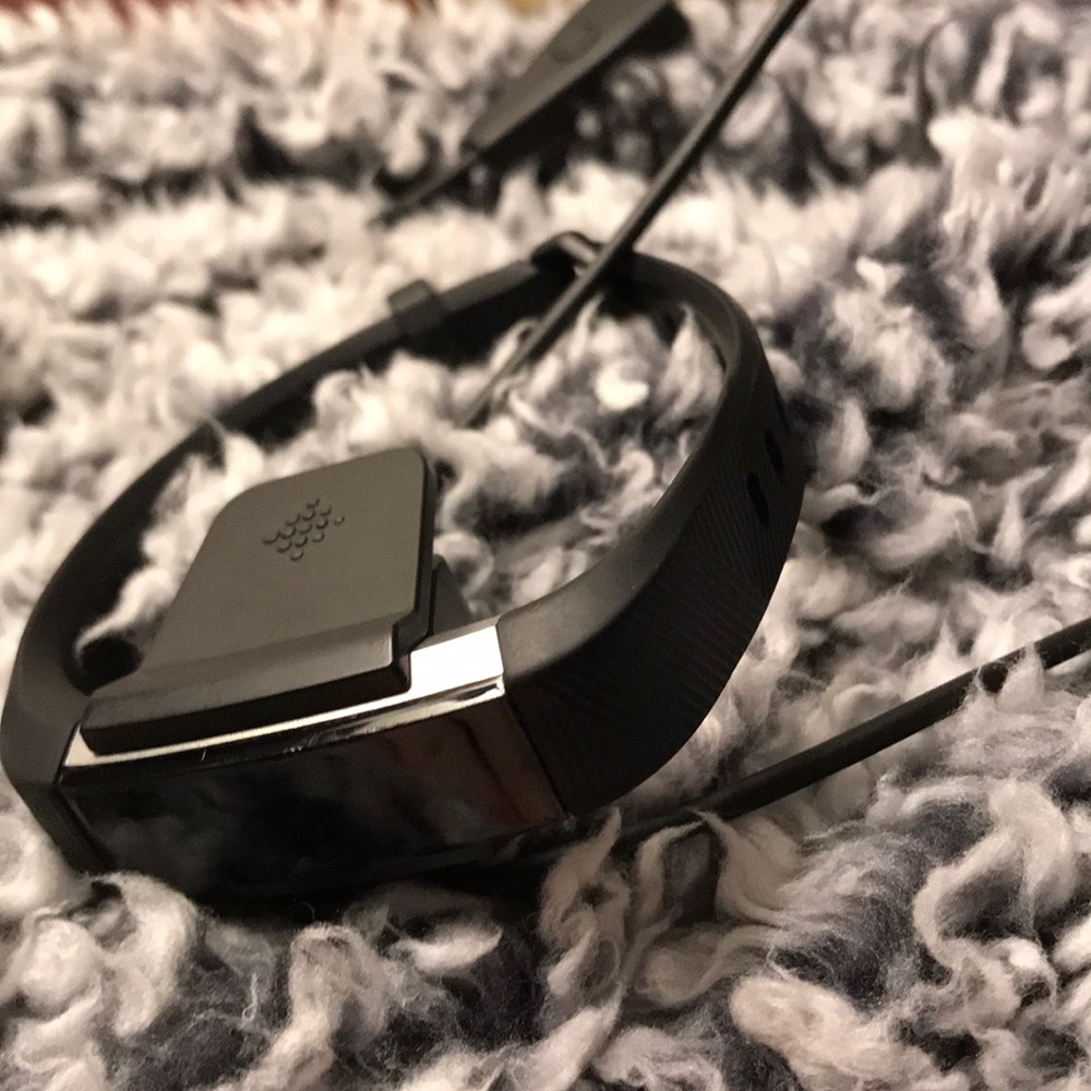 Fitbit Alta HR (with Charging Cable)